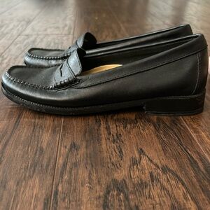 Women’s Bass weejuns size 8